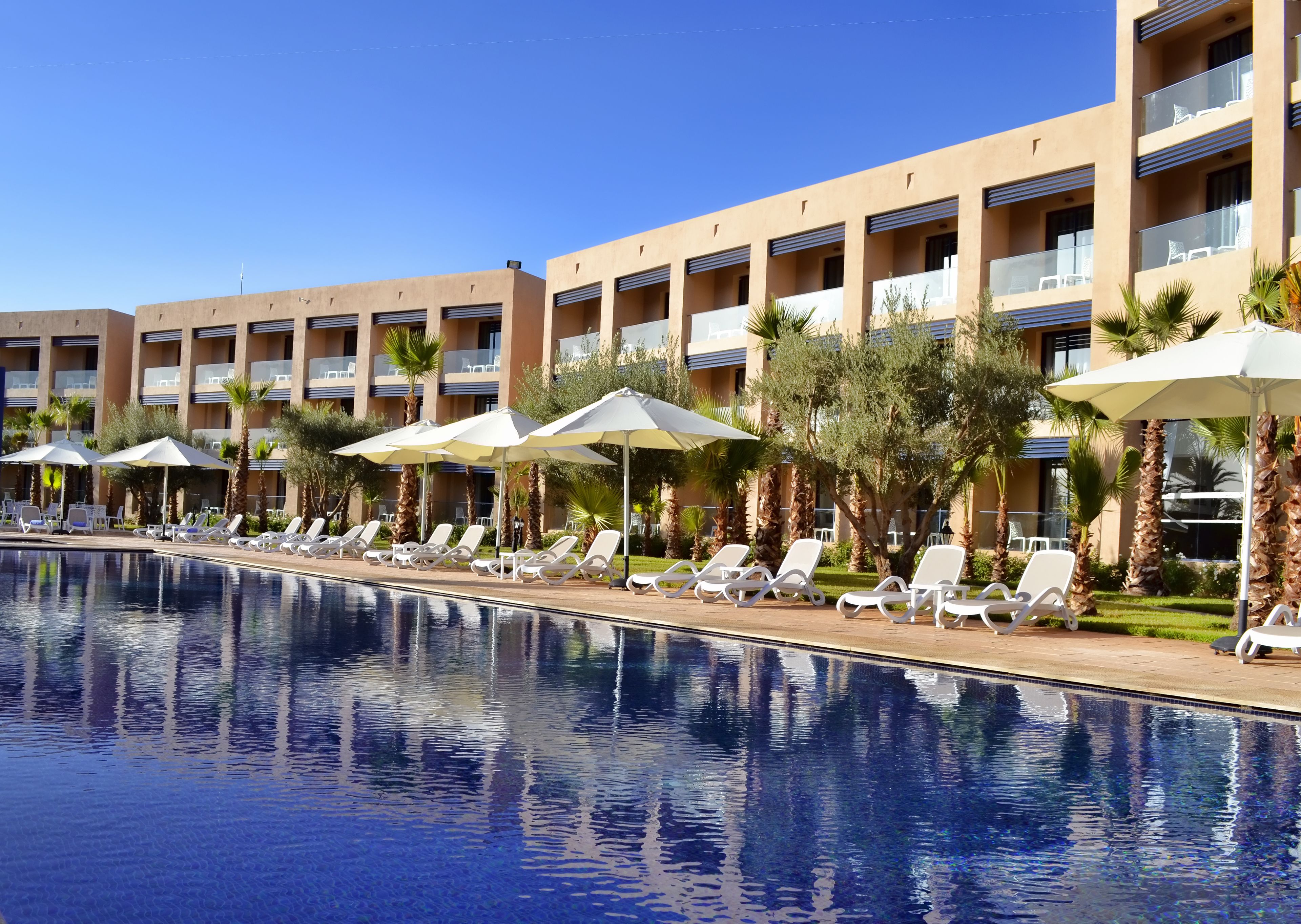 حمّام سباحة خارجي