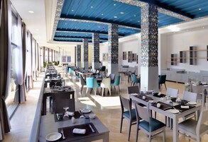 Colazione a buffet a pagamento, servita tutte le mattine 