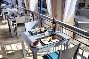 3 ristoranti, aperti a colazione e a pranzo, cucina internazionale