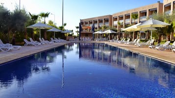 حمّام سباحة خارجي