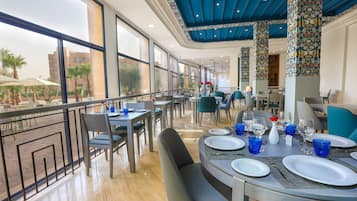 3 Restaurants, Frühstück, Mittagessen, Abendessen, internationale Küche