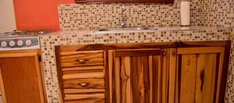 Kingston Sunset Guest Apartment I