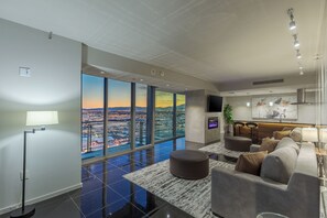 Living area - StripViewSuites at Palms Place (Las Vegas)