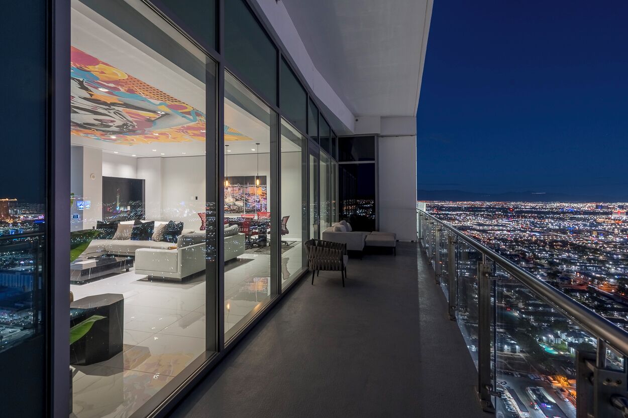 Designer Penthouse | Full Strip View | Jacuzzi Unavailable | City view