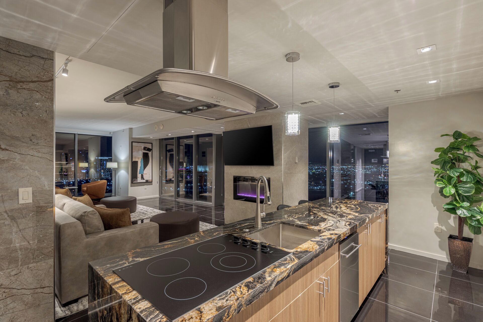 Premium appartement | Privékeuken | Een koelkast, een microgolfoven, een oven, een kookplaat