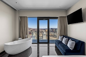 Egyptian cotton sheets, premium bedding, down duvets, pillow-top beds - StripViewSuites at Palms Place (Las Vegas)