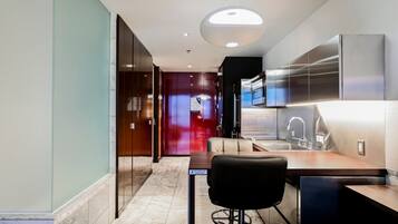 Studio - Strip View & Balcony | Dining room