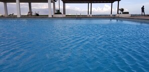 Outdoor pool - Sunrise Villa On The Beach (Portmore)