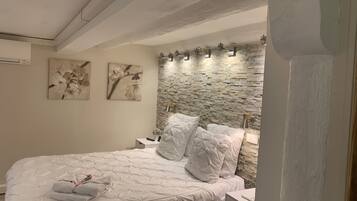Economy Double Room | Premium bedding, free WiFi, bed sheets