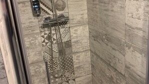 Chambre Double (Cour 1) | Salle de bain