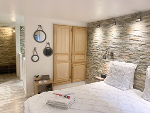 Double Room (Cour 2)