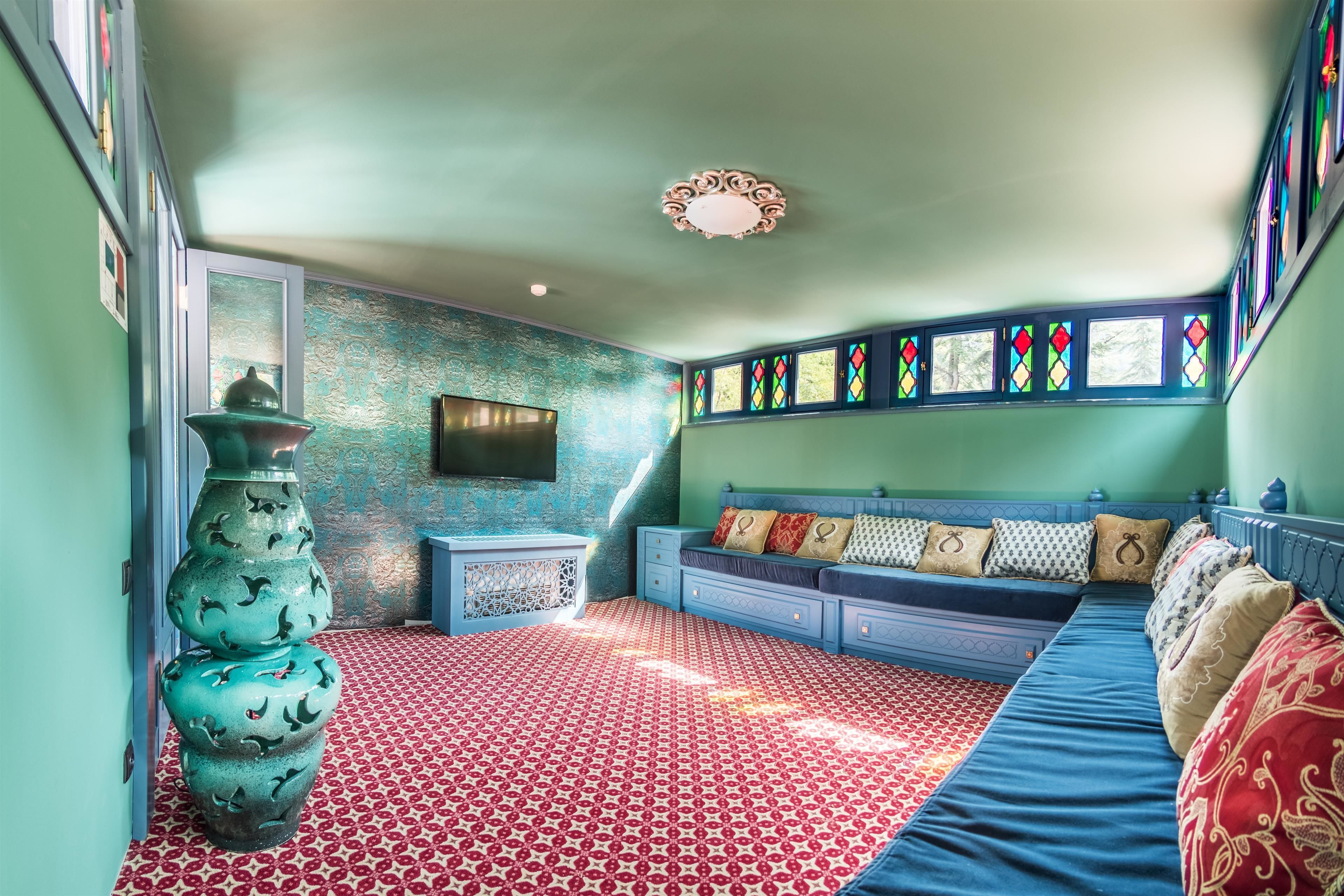 hypo-allergenic bedding, minibar, in-room safe, desk