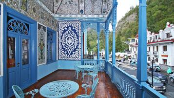 Literie hypoallergénique, minibar, coffres-forts dans les chambres