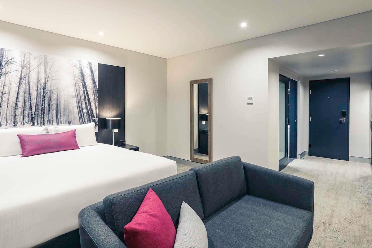 Chambre Supérieure, 1 très grand lit | Minibar, coffres-forts dans les chambres, bureau, chambres insonorisées