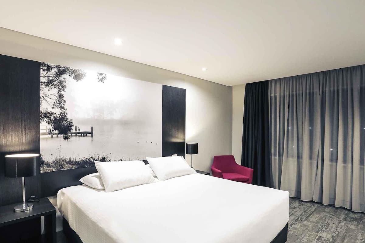 迷你吧、房內夾萬、書桌、隔音