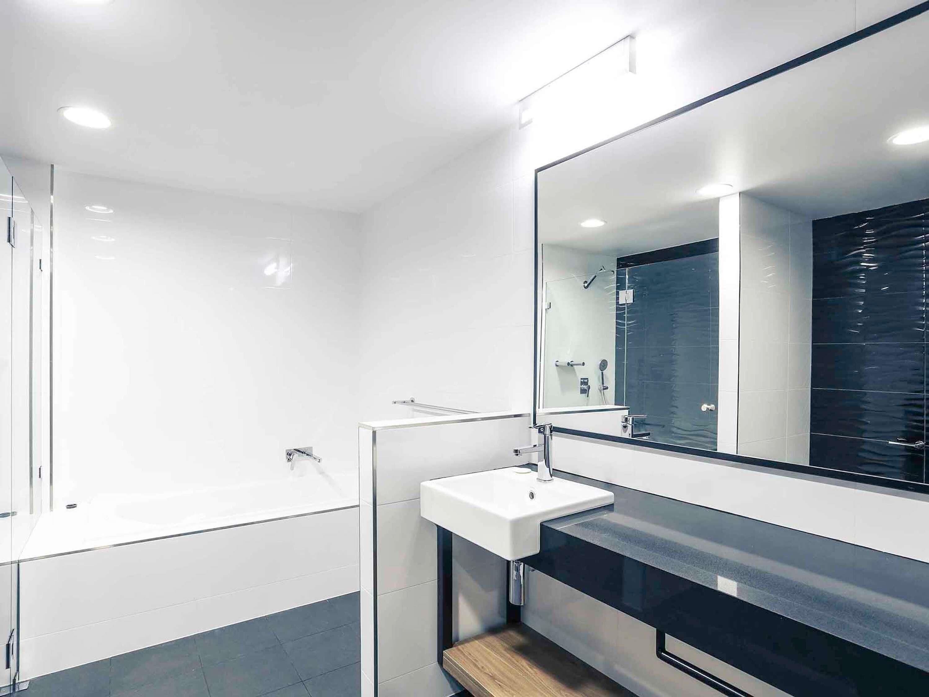 Phòng Suite Superior, 2 phòng ngủ | Minibar, két bảo mật tại phòng, bàn, phòng cách âm 