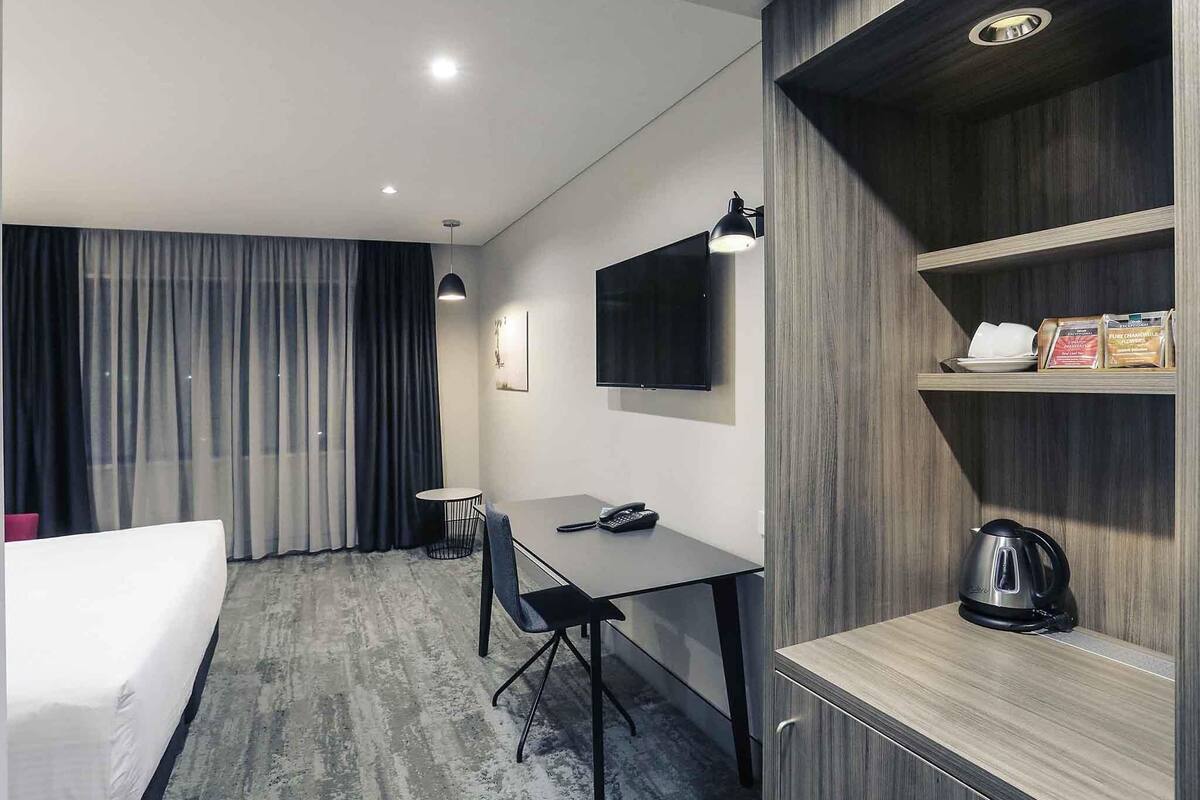 Standard Room, 1 King Bed