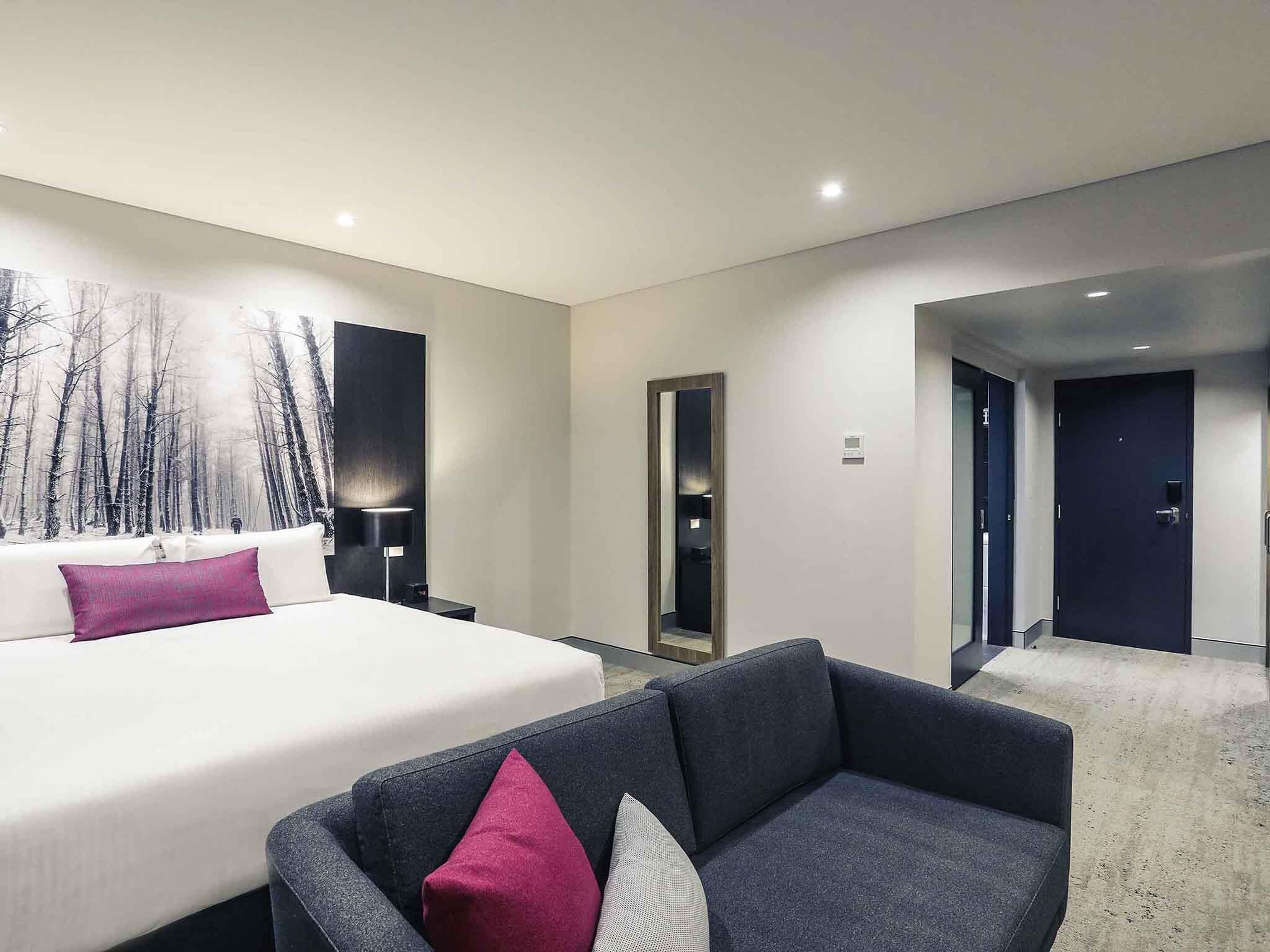 Superior Room, 1 King Bed | Minibar, in-room safe, desk, soundproofing