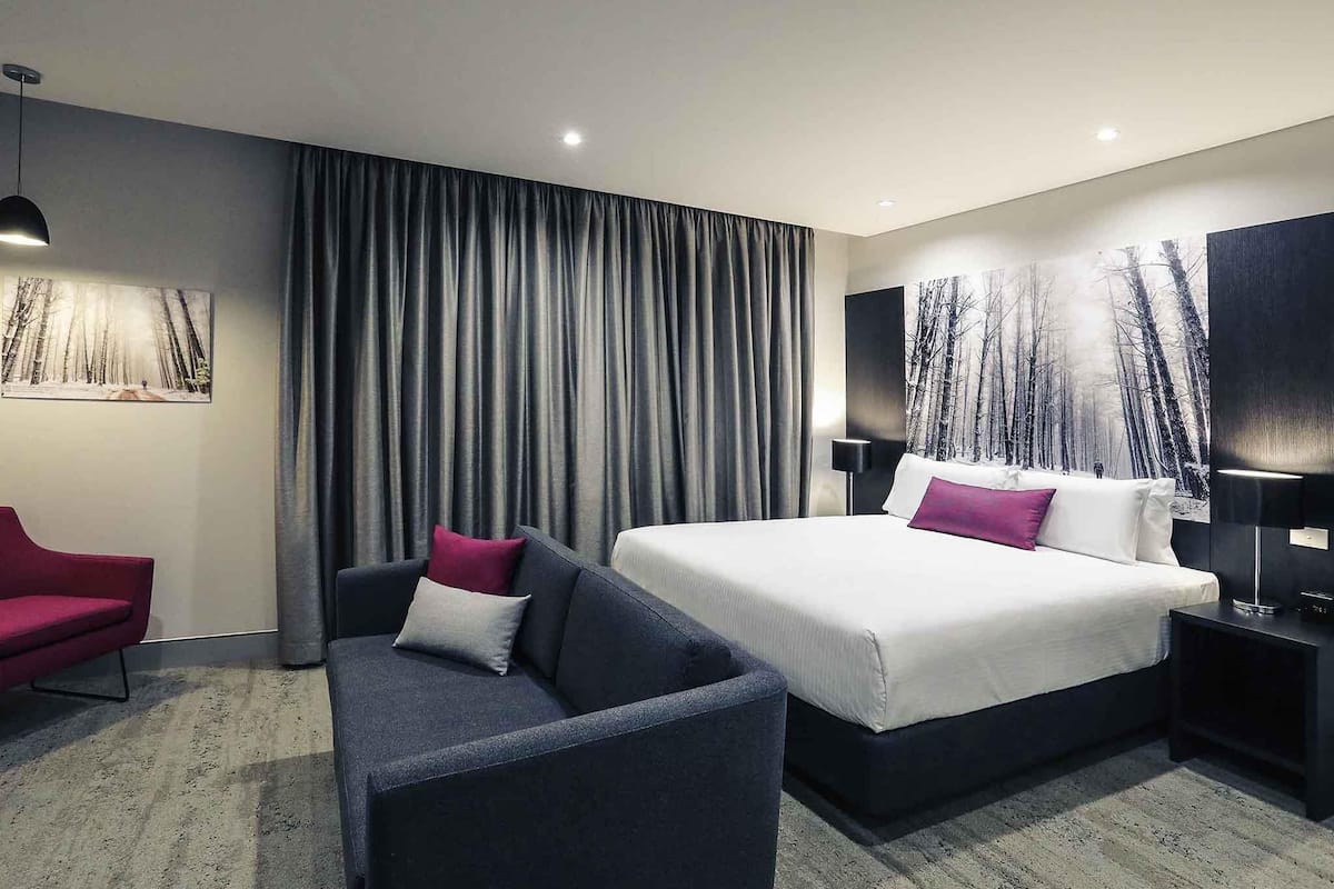 Superior Room, 1 King Bed | Minibar, in-room safe, desk, soundproofing