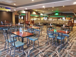 2 restaurants, breakfast, lunch, dinner served; Regional cuisine - Mercure Tamworth (West Tamworth)