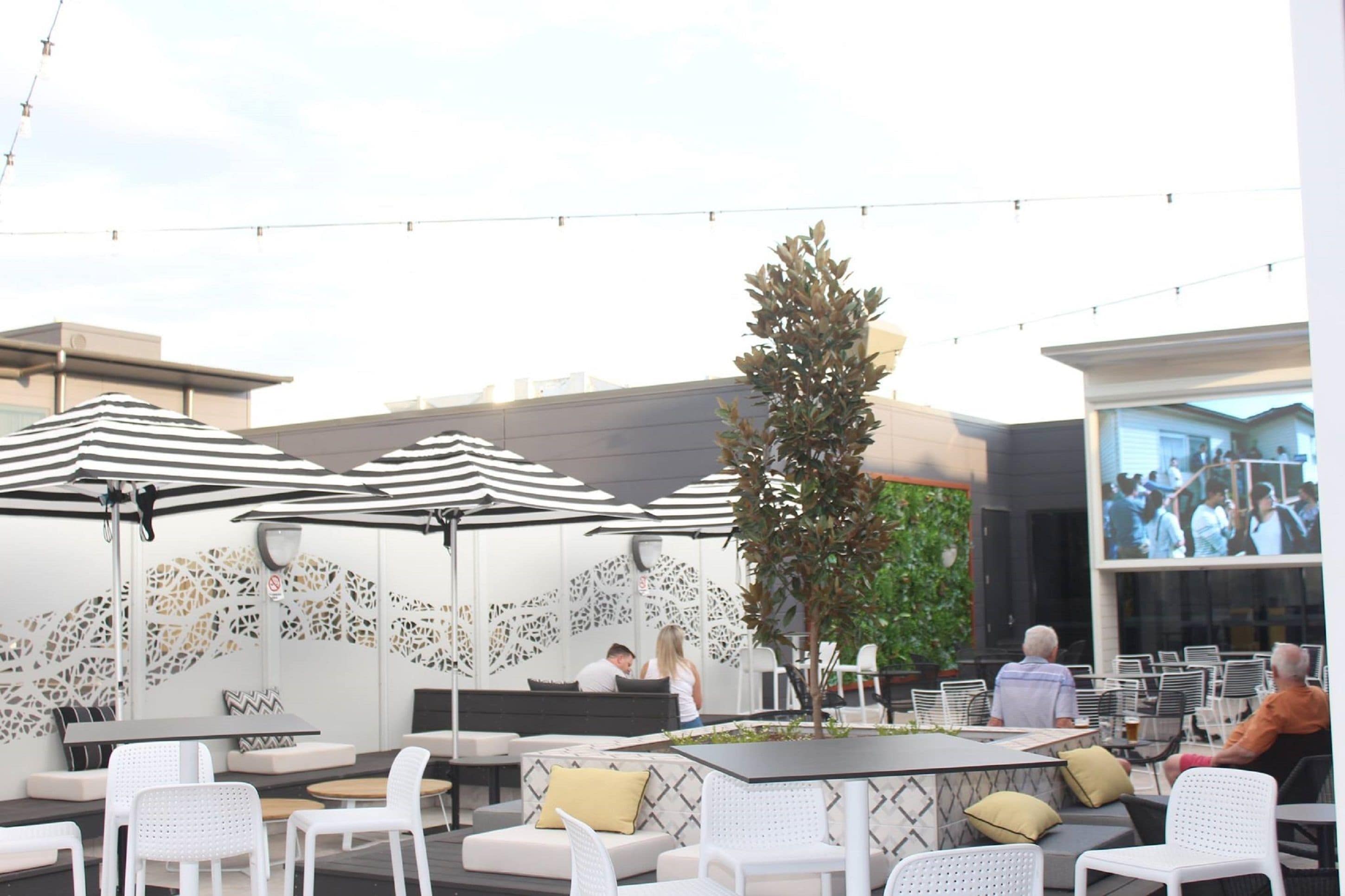 2 restaurants, breakfast, lunch, dinner served; regional cuisine