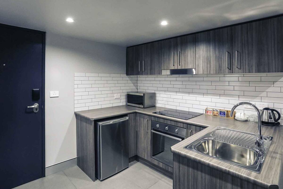 Apartment, 1 Queen Bed, Balcony (West End)