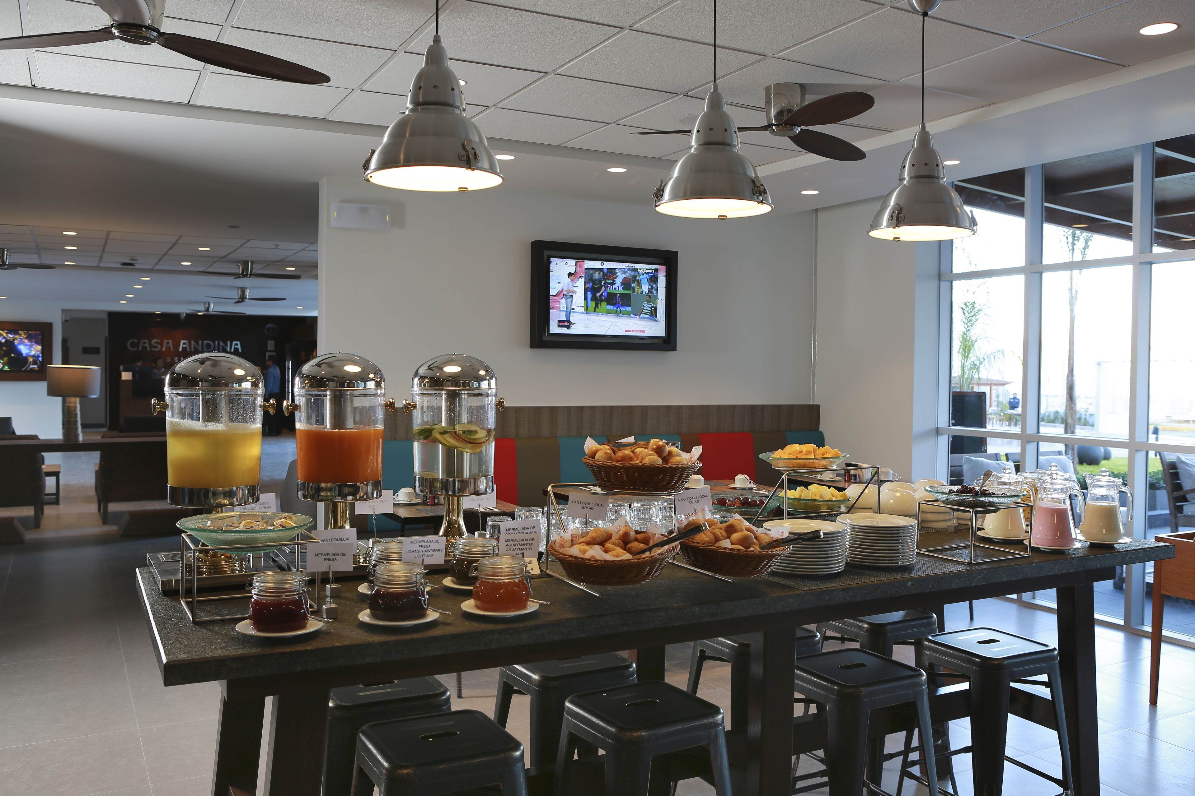 free daily full breakfast