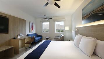 Suite junior, 1 cama de matrimonio grande | Ropa de cama de alta calidad, minibar, caja fuerte y escritorio