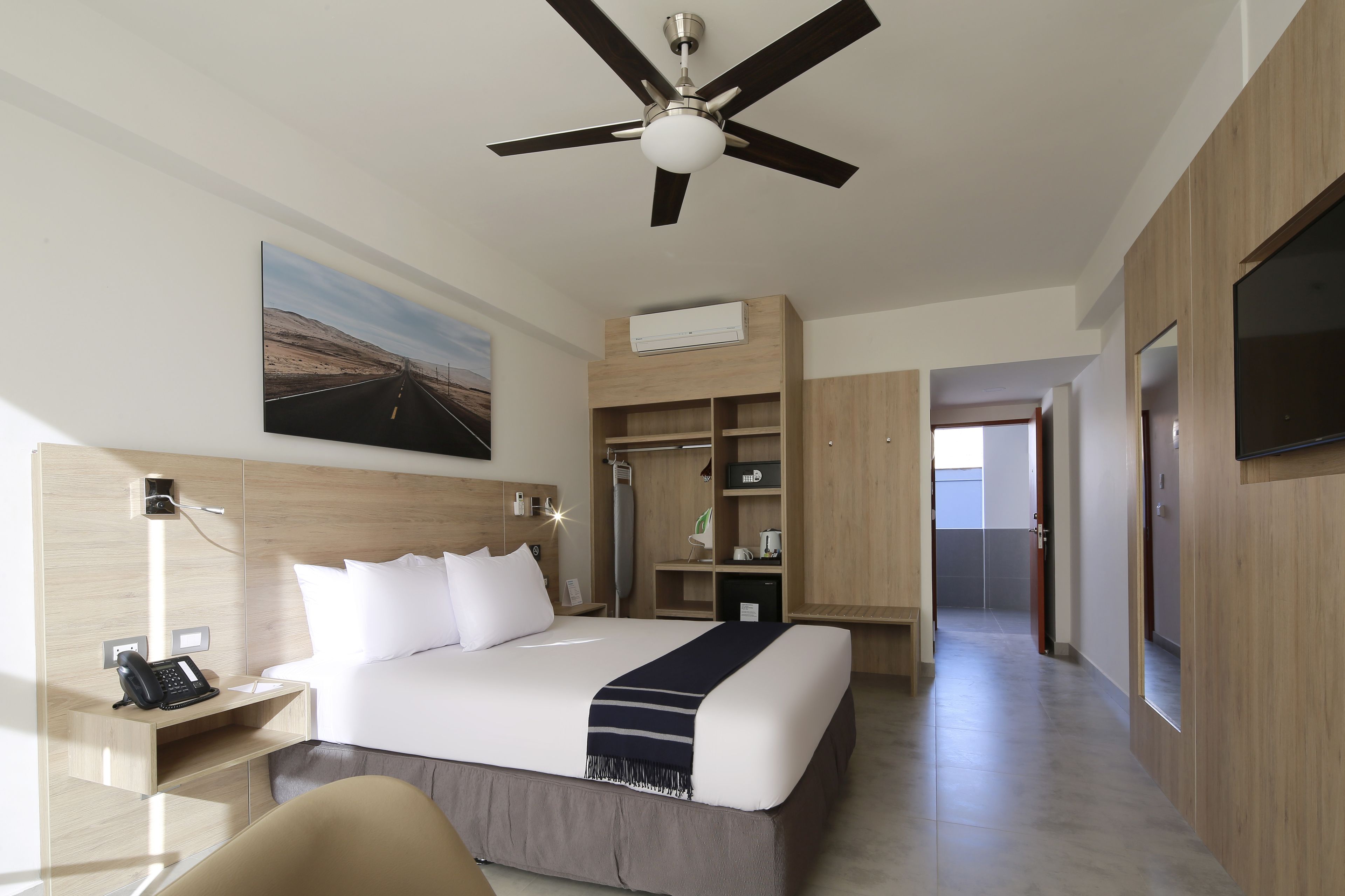 superior room, 1 queen bed | premium bedding, minibar, in-room safe, desk