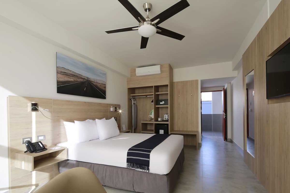 superior room, 1 queen bed | premium bedding, minibar, in-room safe, desk