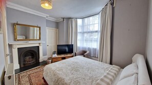 Standard Double Room, Ensuite - The Red House Guest House (Grantham)