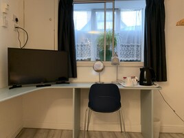 Habitación individual, baño compartido (Bath and Shower)