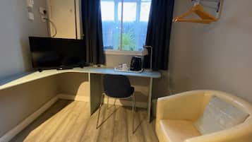 Single Room, Shared Bathroom (Bath and Shower)