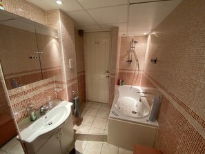 Bathroom - The Red House Guest House (Grantham)