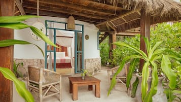 Habitación superior, 1 cama King size, frente al océano | Terraza o patio