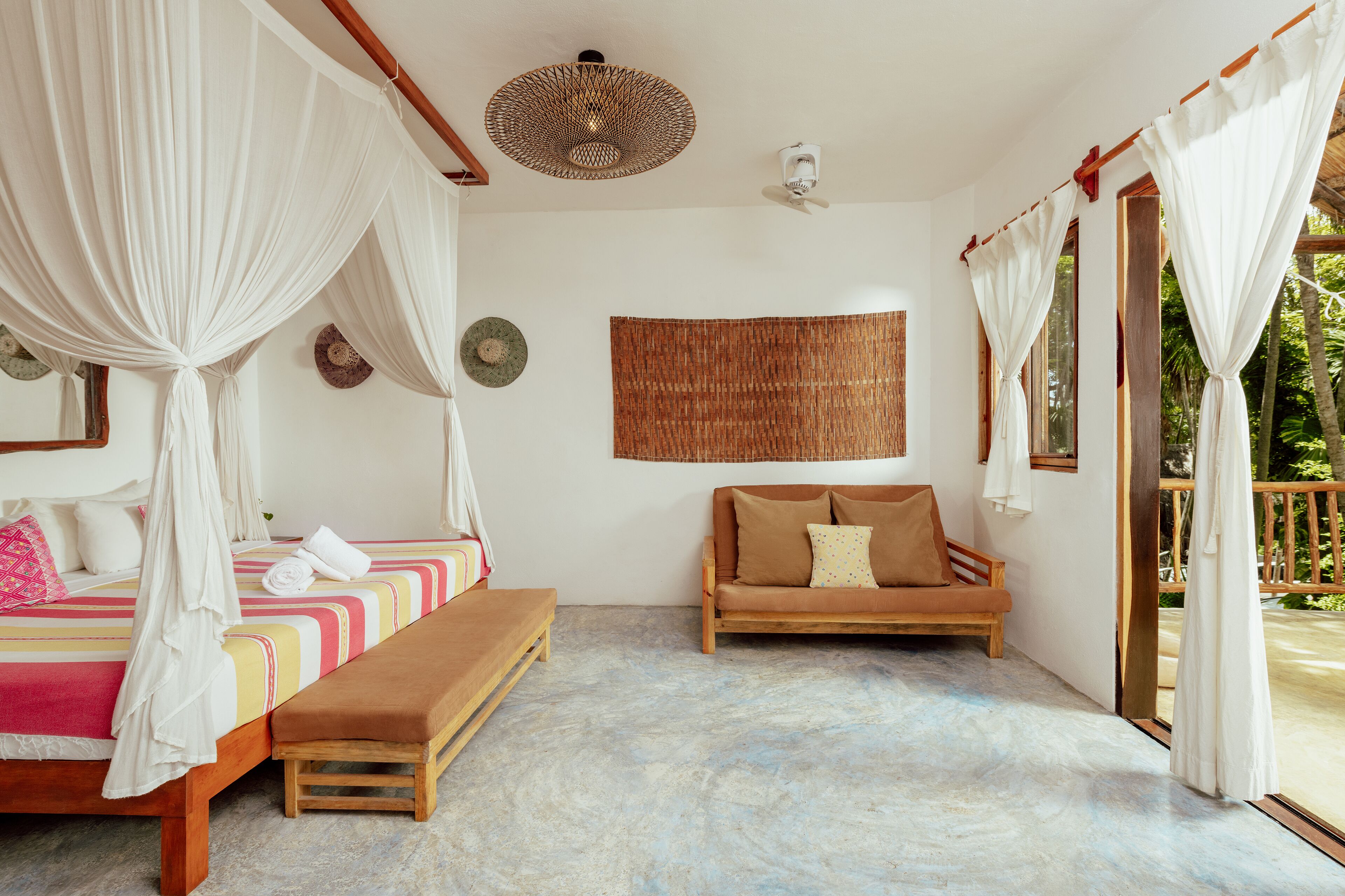 standard studio | in-room safe, free wifi, bed sheets