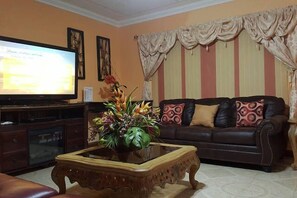 Luxury House, 3 Bedrooms, Kitchen, Ocean View | Living room - Top Brass Ocean View Vacation Rental (Boscobel)