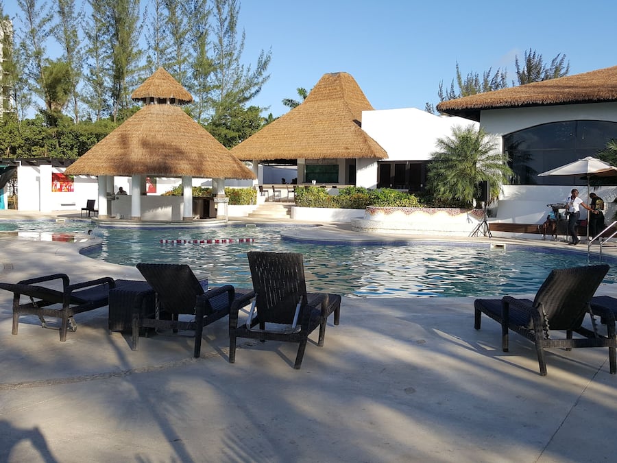 Bar à beira da piscina