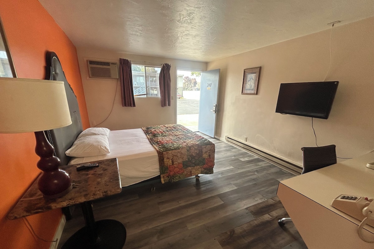 1 habitación, ropa de cama de alta calidad y escritorio