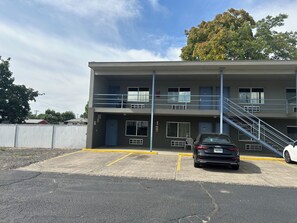 واجهة المنشأة