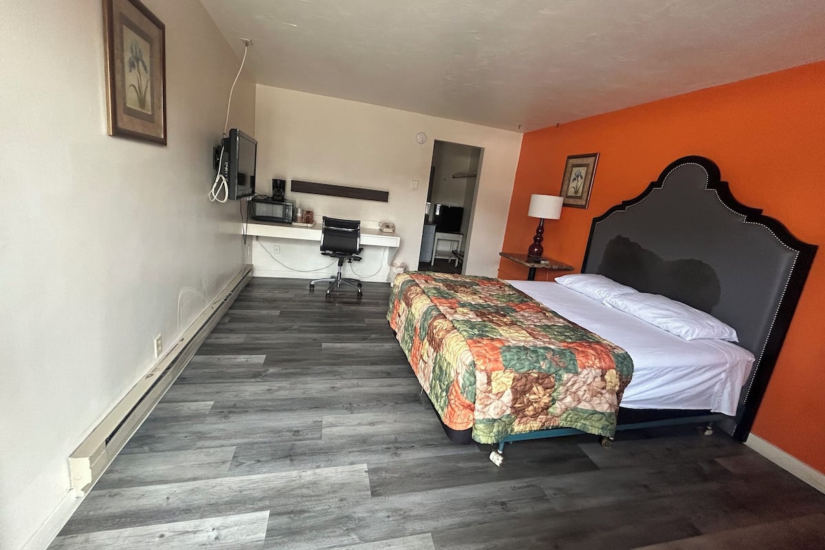 1 habitación, ropa de cama de alta calidad y escritorio