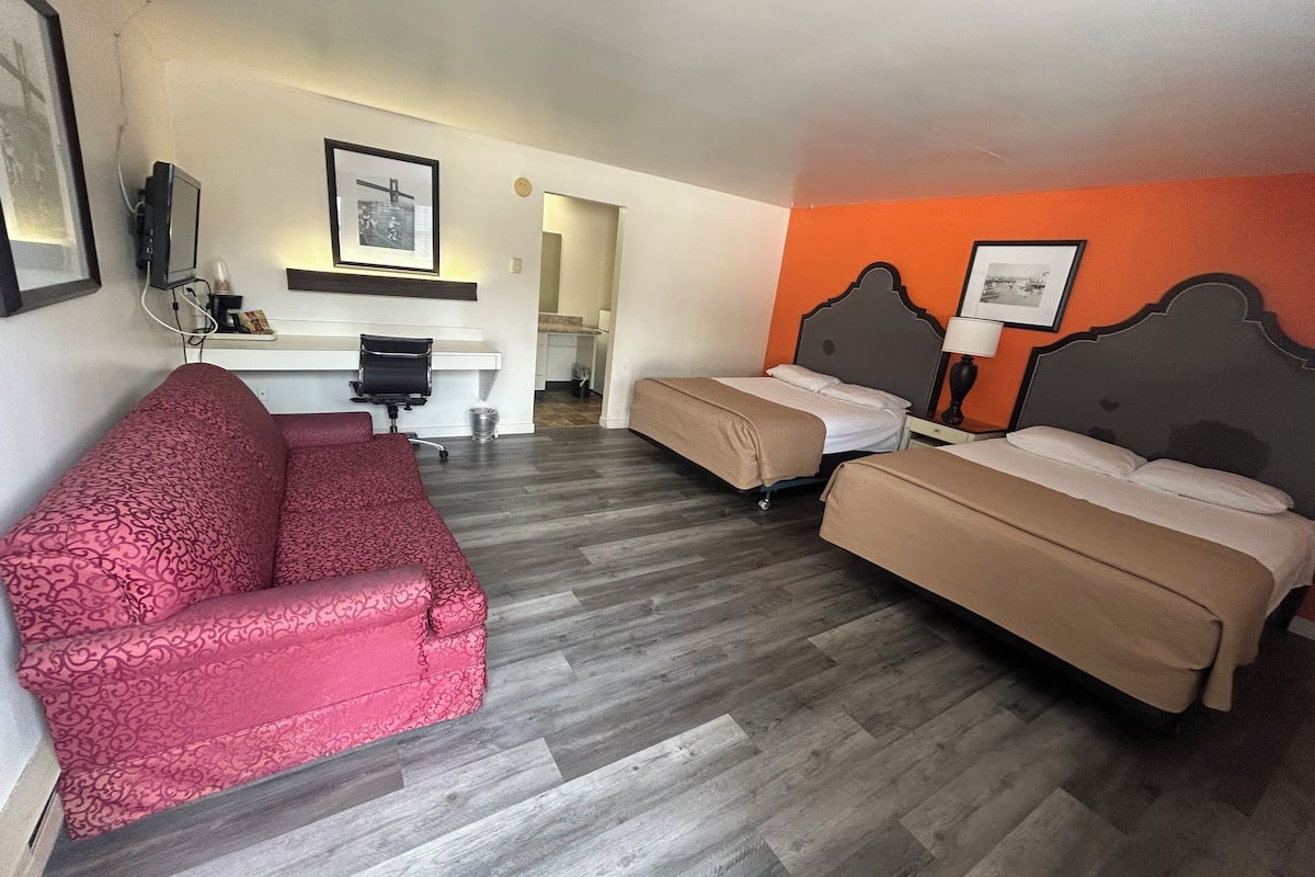 Suite - 2 queensize-senge - ikke-ryger | 1 soveværelse, premium-sengetøj, skrivebord, strygejern/strygebræt