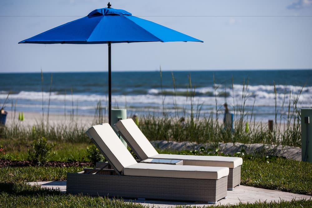The Salty Mermaid Oceanfront Hotel