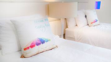 Ropa de cama de alta calidad, colchones con pillow-top y minibar
