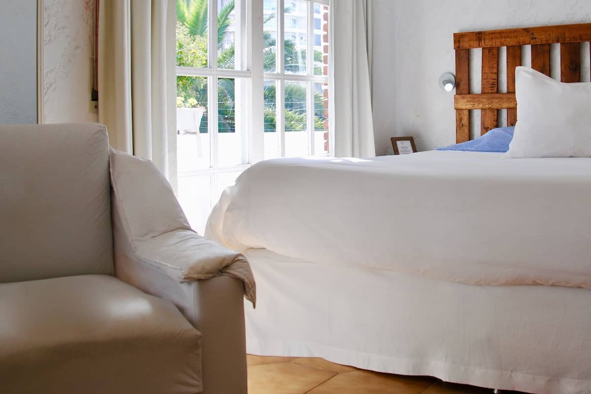 triple room (blu) | minibar, in-room safe, blackout curtains, soundproofing