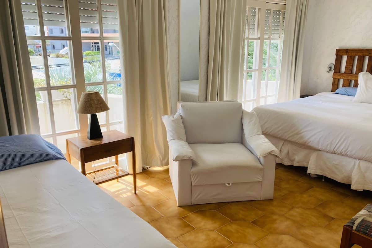 triple room (blu) | minibar, in-room safe, blackout curtains, soundproofing