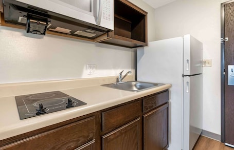 Standard Studio, Non Smoking, Refrigerator & Microwave | Desk, free WiFi, bed sheets