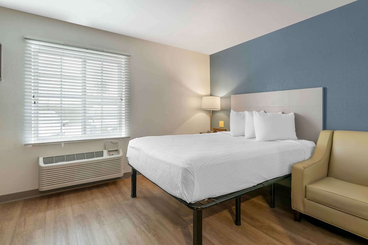 standard studio, non smoking, refrigerator & microwave | desk, free wifi, bed sheets