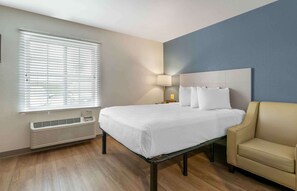 Standard Studio, Non Smoking, Refrigerator & Microwave - Extended Stay America Select Suites - Louisville - Airport (Louisville)