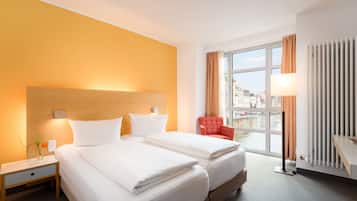 Caja de seguridad en la habitación y escritorio